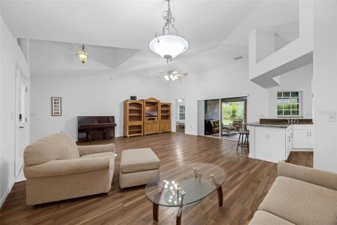 House in Tavares, Florida 4 bedrooms, 177.16 sq.m. № 1812539 - photo 13