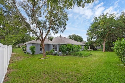 House in Tavares, Florida 4 bedrooms, 177.16 sq.m. № 1812539 - photo 6
