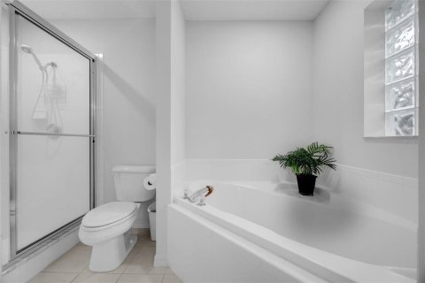 House in Tavares, Florida 4 bedrooms, 177.16 sq.m. № 1812539 - photo 26