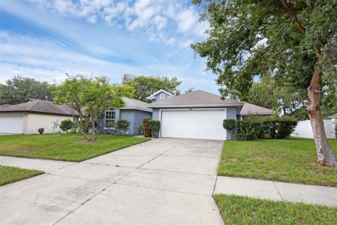House in Tavares, Florida 4 bedrooms, 177.16 sq.m. № 1812539 - photo 3