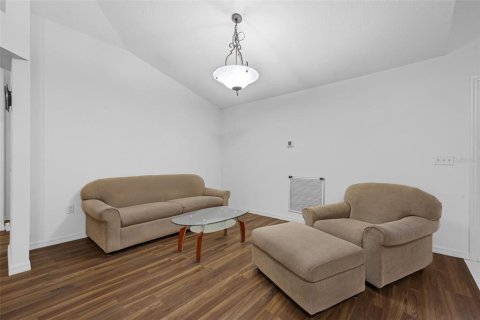 House in Tavares, Florida 4 bedrooms, 177.16 sq.m. № 1812539 - photo 11