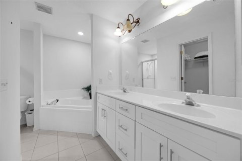 House in Tavares, Florida 4 bedrooms, 177.16 sq.m. № 1812539 - photo 25