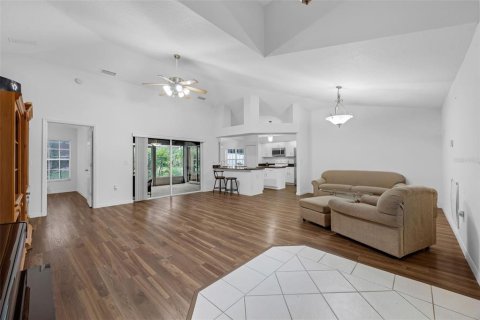 House in Tavares, Florida 4 bedrooms, 177.16 sq.m. № 1812539 - photo 12