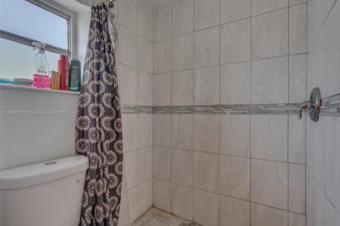 Купить виллу или дом в Лодердейл-Лейкс, Флорида 5 спален, 210.8м2, № 1947135 - фото 18