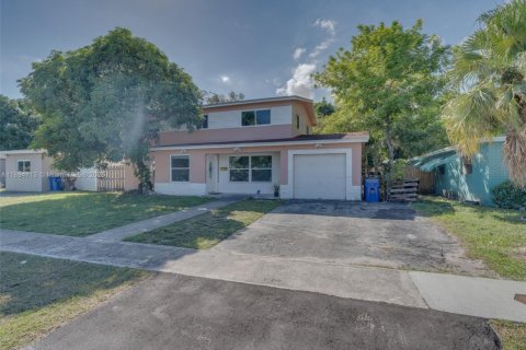 Купить виллу или дом в Лодердейл-Лейкс, Флорида 5 спален, 210.8м2, № 1947135 - фото 4