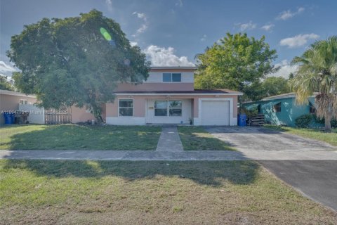 Купить виллу или дом в Лодердейл-Лейкс, Флорида 5 спален, 210.8м2, № 1947135 - фото 2