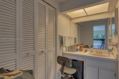 Купить виллу или дом в Лодердейл-Лейкс, Флорида 5 спален, 210.8м2, № 1947135 - фото 16