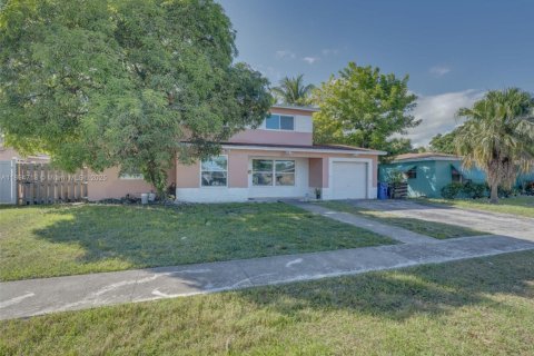 Купить виллу или дом в Лодердейл-Лейкс, Флорида 5 спален, 210.8м2, № 1947135 - фото 5