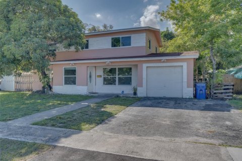 Купить виллу или дом в Лодердейл-Лейкс, Флорида 5 спален, 210.8м2, № 1947135 - фото 3