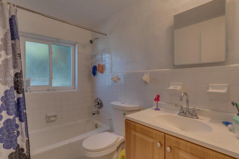 Купить виллу или дом в Лодердейл-Лейкс, Флорида 5 спален, 210.8м2, № 1947135 - фото 27