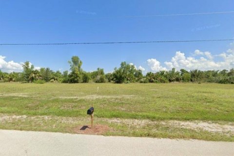 Terrain à Cape Coral, Floride № 2163365