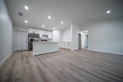 Villa ou maison à vendre à Port Charlotte, Floride: 3 chambres, 125.88 m2 № 1821495 - photo 4