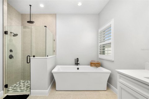 House in Lakewood Ranch, Florida 4 bedrooms, 339.19 sq.m. № 1777969 - photo 25