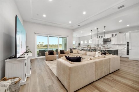 House in Lakewood Ranch, Florida 4 bedrooms, 339.19 sq.m. № 1777969 - photo 14