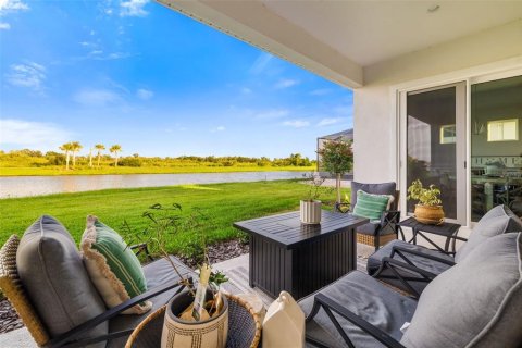 House in Lakewood Ranch, Florida 4 bedrooms, 339.19 sq.m. № 1777969 - photo 12