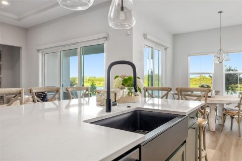 House in Lakewood Ranch, Florida 4 bedrooms, 339.19 sq.m. № 1777969 - photo 7