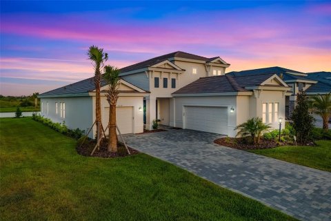 House in Lakewood Ranch, Florida 4 bedrooms, 339.19 sq.m. № 1777969 - photo 1
