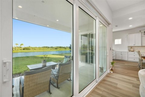 House in Lakewood Ranch, Florida 4 bedrooms, 339.19 sq.m. № 1777969 - photo 11