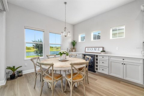 House in Lakewood Ranch, Florida 4 bedrooms, 339.19 sq.m. № 1777969 - photo 8