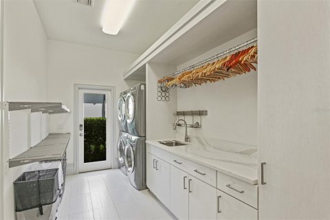 Casa en alquiler en Orlando, Florida, 6 dormitorios, 484.67 m2 № 1915429 - foto 29