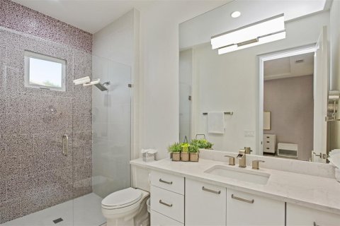Casa en alquiler en Orlando, Florida, 6 dormitorios, 484.67 m2 № 1915429 - foto 24