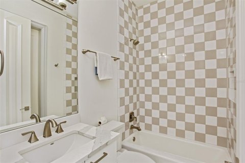 Casa en alquiler en Orlando, Florida, 6 dormitorios, 484.67 m2 № 1915429 - foto 30