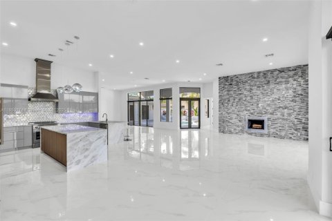 Casa en venta en Weston, Florida, 7 dormitorios, 374.3 m2 № 1889551 - foto 9
