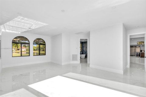 Casa en venta en Weston, Florida, 7 dormitorios, 374.3 m2 № 1889551 - foto 13