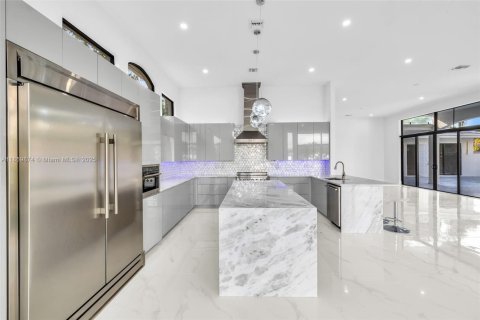 Casa en venta en Weston, Florida, 7 dormitorios, 374.3 m2 № 1889551 - foto 4