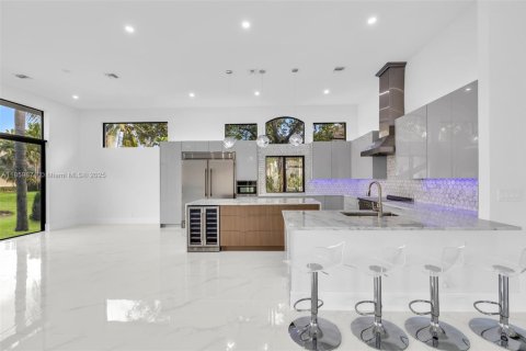 Casa en venta en Weston, Florida, 7 dormitorios, 374.3 m2 № 1889551 - foto 3