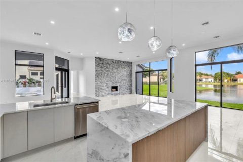 Casa en venta en Weston, Florida, 7 dormitorios, 374.3 m2 № 1889551 - foto 6