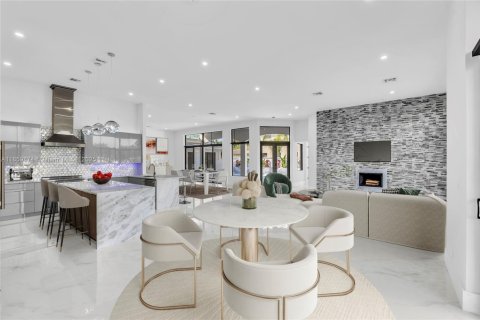 Casa en venta en Weston, Florida, 7 dormitorios, 374.3 m2 № 1889551 - foto 7