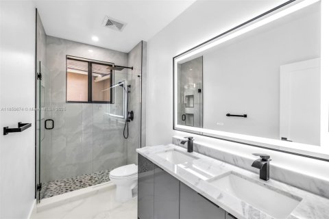 Casa en venta en Weston, Florida, 7 dormitorios, 374.3 m2 № 1889551 - foto 21