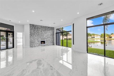 Casa en venta en Weston, Florida, 7 dormitorios, 374.3 m2 № 1889551 - foto 10