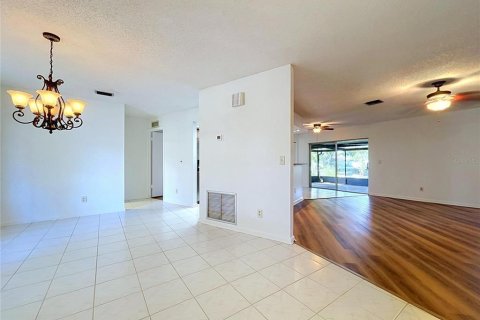 House in Lutz, Florida 3 bedrooms, 151.71 sq.m. № 2396400 - photo 13