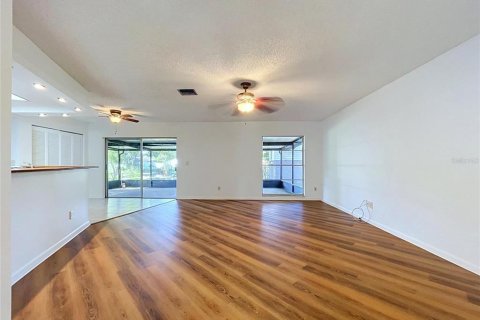 House in Lutz, Florida 3 bedrooms, 151.71 sq.m. № 2396400 - photo 15
