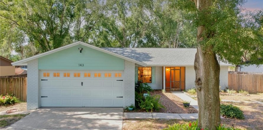 House in Lutz, Florida 3 bedrooms, 151.71 sq.m. № 2396400