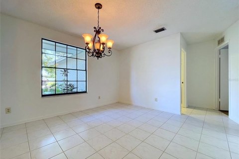 House in Lutz, Florida 3 bedrooms, 151.71 sq.m. № 2396400 - photo 9