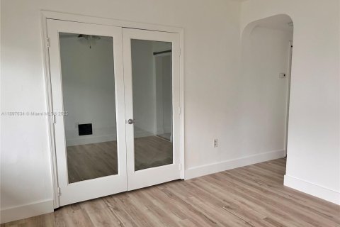 Casa en venta en Miami Beach, Florida, 1 dormitorio, 69.49 m2 № 1951448 - foto 4