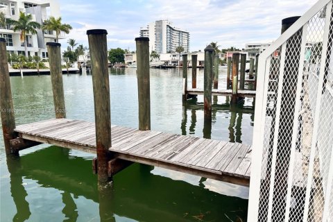 Casa en venta en Miami Beach, Florida, 1 dormitorio, 69.49 m2 № 1951448 - foto 26