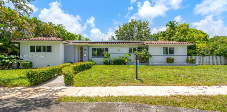 House in Miami Shores, Florida 5 bedrooms, 268.67 sq.m. № 1787148