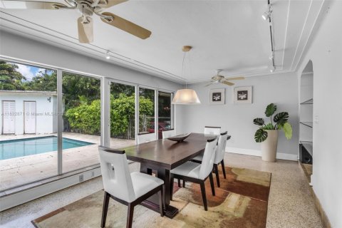 House in Miami Shores, Florida 5 bedrooms, 268.67 sq.m. № 1787148 - photo 14