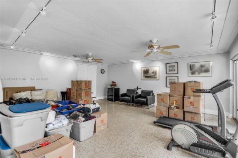 House in Miami Shores, Florida 5 bedrooms, 268.67 sq.m. № 1787148 - photo 16