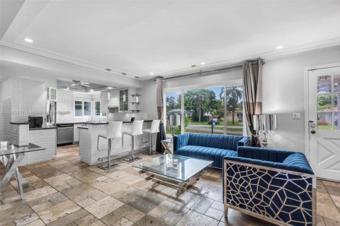 House in Miami Shores, Florida 5 bedrooms, 268.67 sq.m. № 1787148 - photo 6