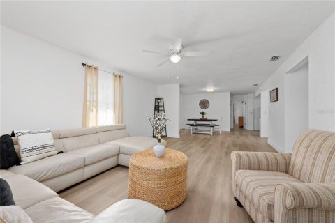 House in Avon Park, Florida 3 bedrooms, 180.79 sq.m. № 1872934 - photo 8