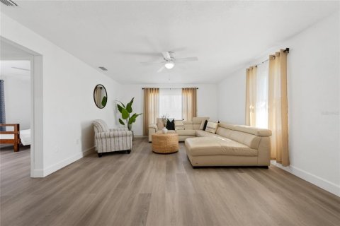 House in Avon Park, Florida 3 bedrooms, 180.79 sq.m. № 1872934 - photo 6