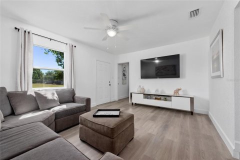 House in Avon Park, Florida 3 bedrooms, 180.79 sq.m. № 1872934 - photo 16