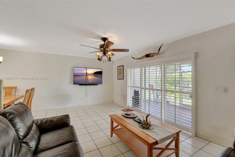 Adosado en venta en Pembroke Pines, Florida, 3 dormitorios, 126.44 m2 № 1779461 - foto 17