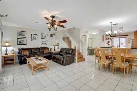 Adosado en venta en Pembroke Pines, Florida, 3 dormitorios, 126.44 m2 № 1779461 - foto 4