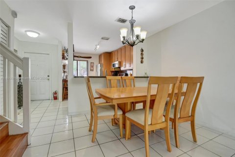 Adosado en venta en Pembroke Pines, Florida, 3 dormitorios, 126.44 m2 № 1779461 - foto 3